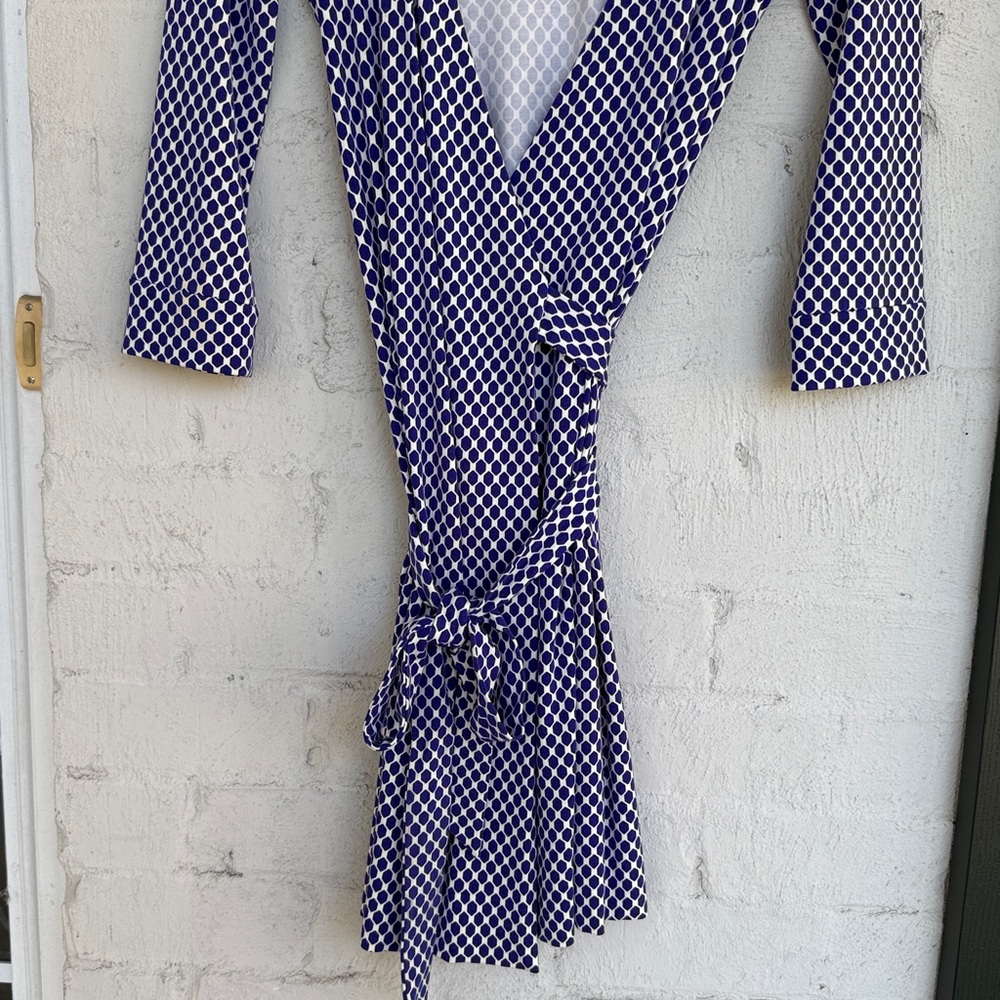 Diane Von Furstenberg “New Julian Two Mini” Blue/White Wrap Dress Size 2 - Picture 5 of 14